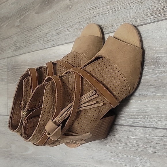 Franco Sarto Fina Tan Suede Booties Size 6 1/2 - Picture 1 of 9